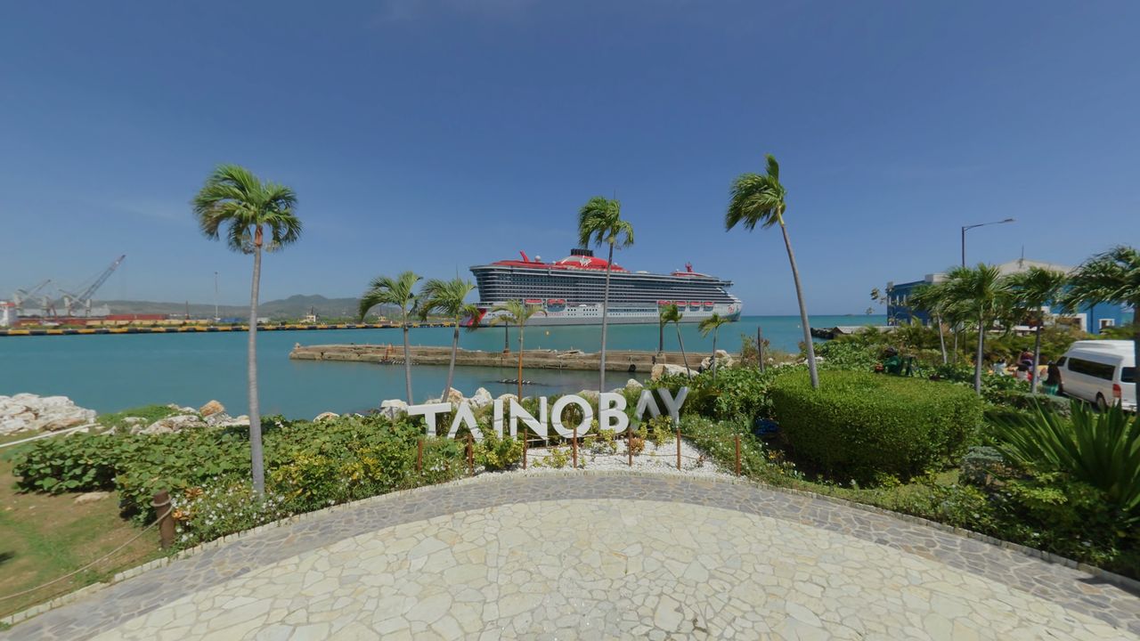 A photo saved from that 360 video: the Taino Bay sign, palm trees and a cruise ship under a blue sky
